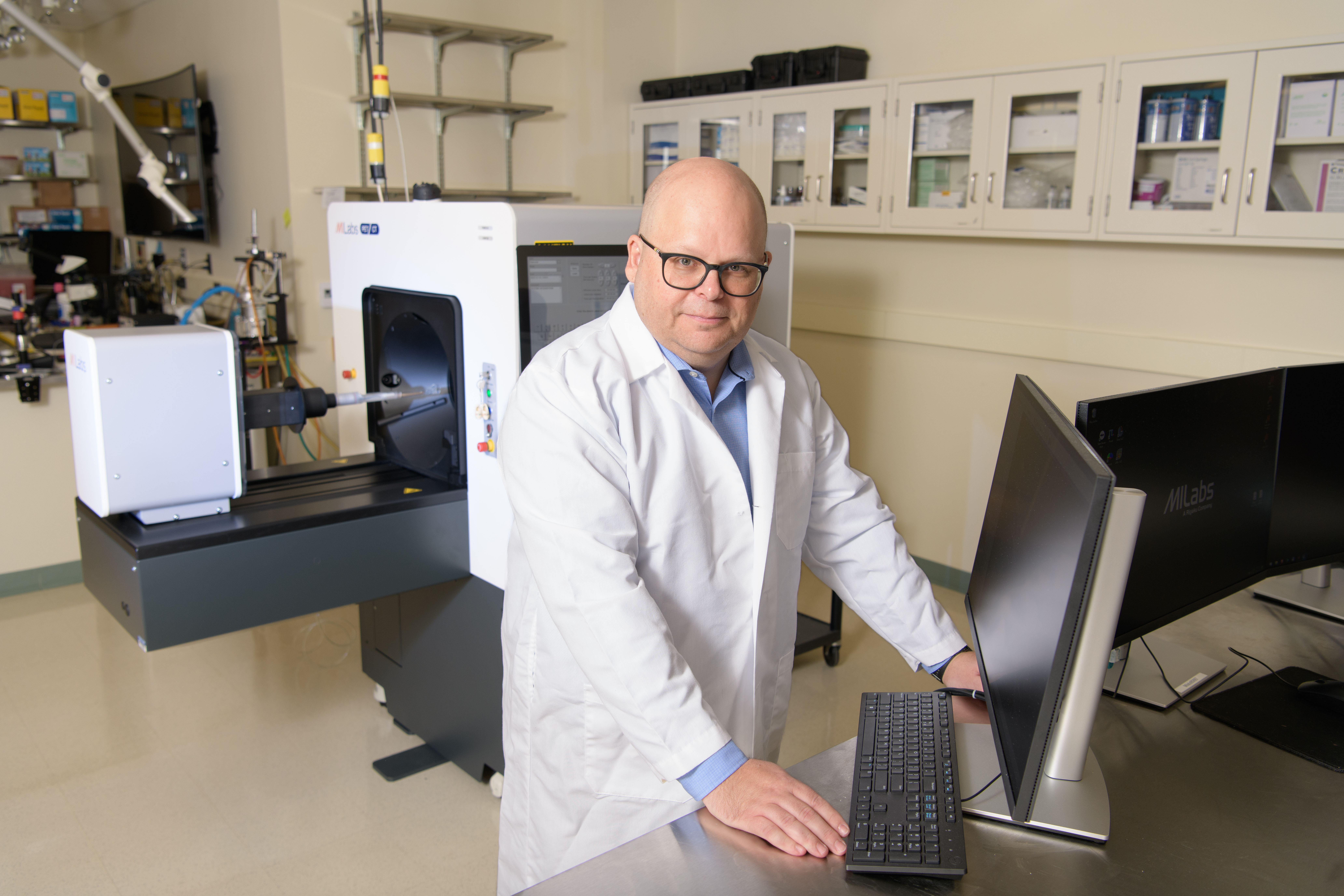 Professor Wawrzyniec Dobrucki uses the PET/SPECT/CT